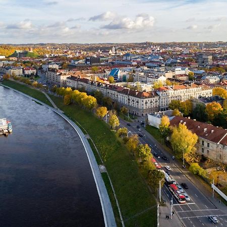 A Cozy Apartment With A Wonderful View Of The River In The Old Town Of Вилнюс Екстериор снимка