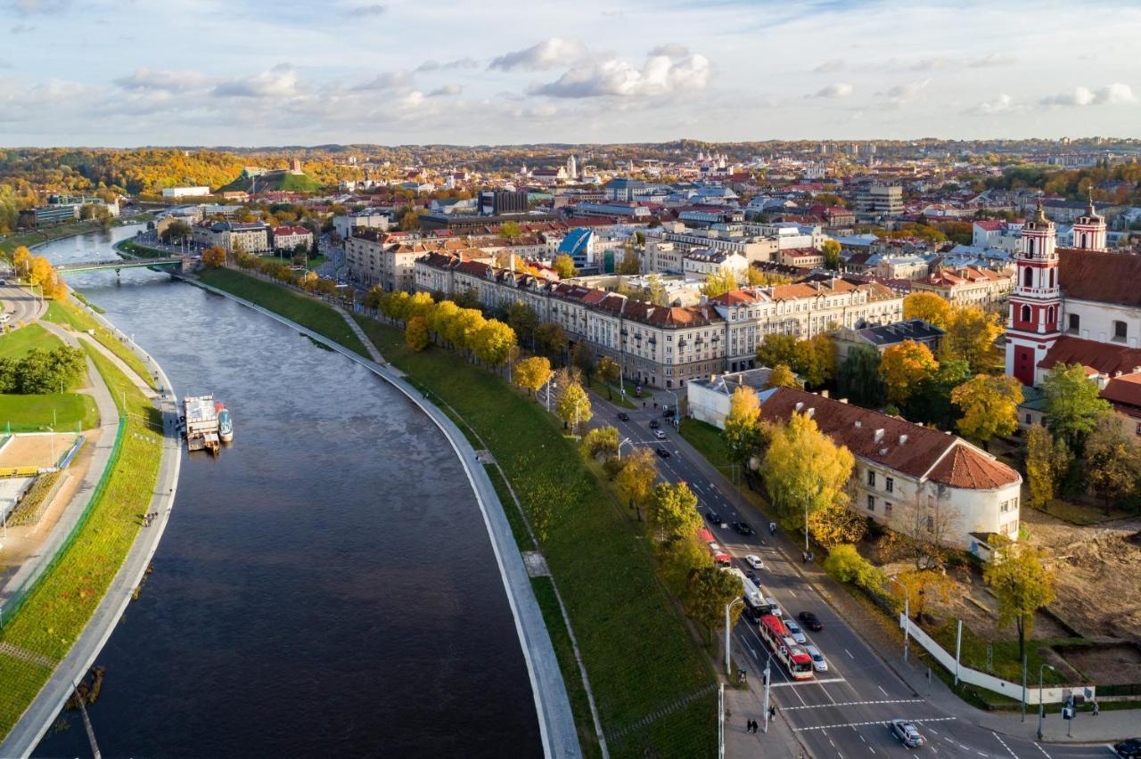A Cozy Apartment With A Wonderful View Of The River In The Old Town Of Вилнюс Екстериор снимка